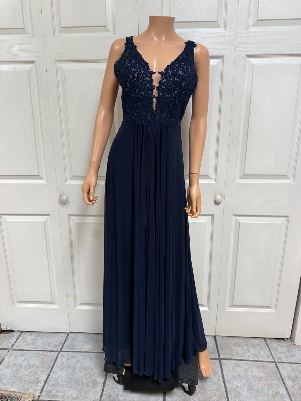 Faviana Navy Lace Appliqué V-Neck Maxi Dress Prom Evening Gown Size 8